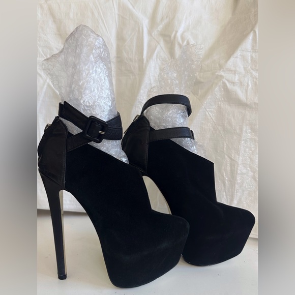 BEBE LEATHER BOOTIE WITH LEATHER ANKLE STRAP GOLD ZIPPER BACK PLATFORM HEEL 8 - Picture 2 of 8